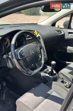 Хэтчбек Citroen C4 2012 в 