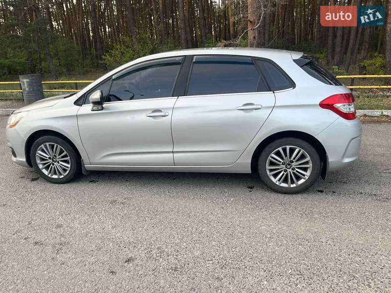 Хэтчбек Citroen C4 2013 в 