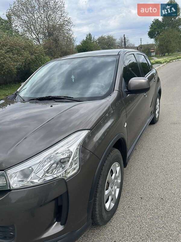 Хетчбек Citroen C4 2012 в Ромнах
