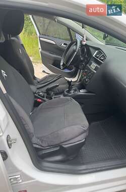Хэтчбек Citroen C4 2014 в 