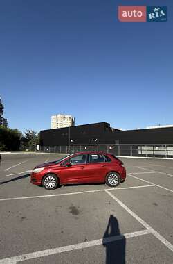 Хэтчбек Citroen C4 2012 в 