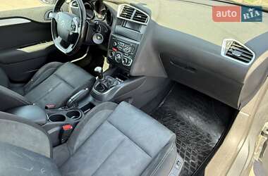 Хэтчбек Citroen C4 2012 в 