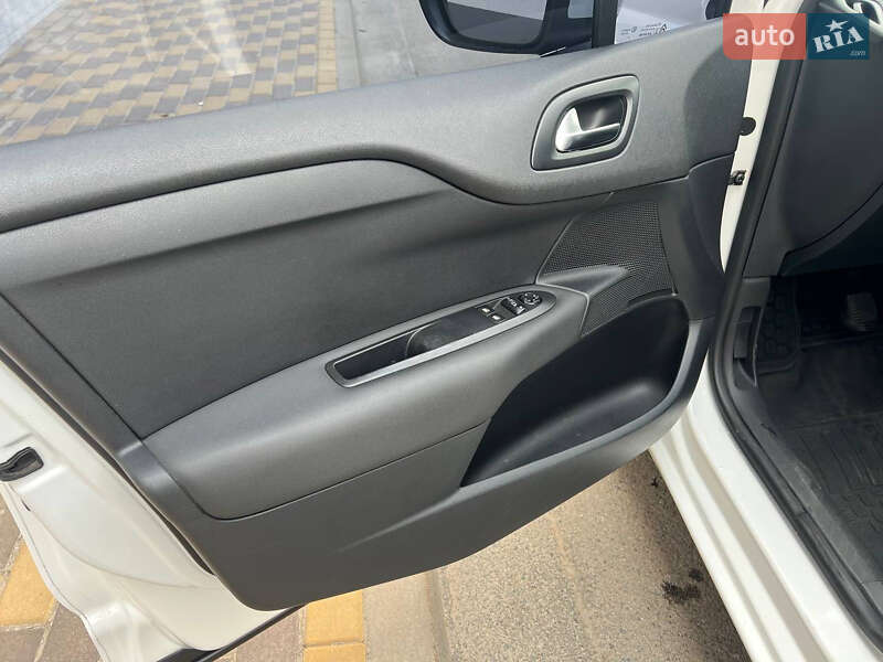 Хэтчбек Citroen C4 2012 в Киеве