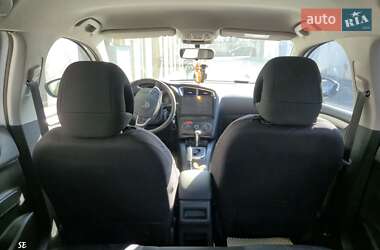 Хэтчбек Citroen C4 2013 в 