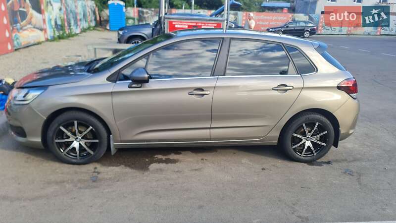 Хэтчбек Citroen C4 2016 в Киеве