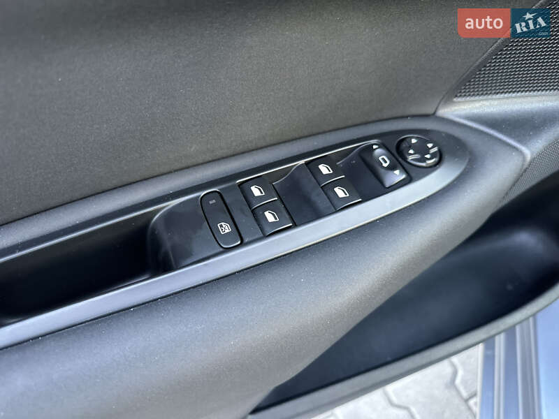 Хэтчбек Citroen C4 2016 в Киеве фото 26 Хэтчбек Citroen C4 2016 в Киеве