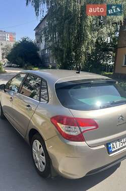 Хэтчбек Citroen C4 2012 в 