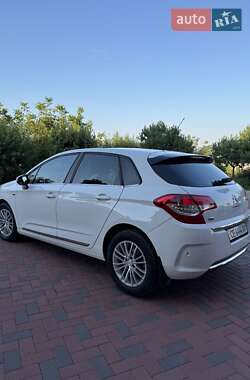 Хэтчбек Citroen C4 2012 в 