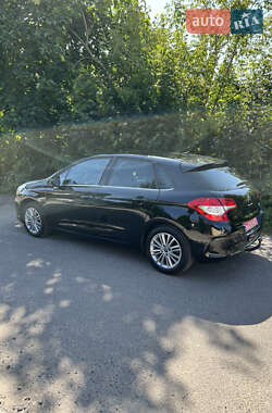 Хэтчбек Citroen C4 2012 в 