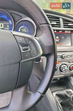 Хэтчбек Citroen C4 2017 в 