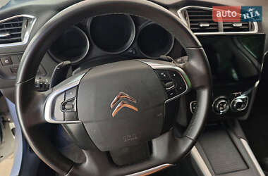 Хэтчбек Citroen C4 2013 в 