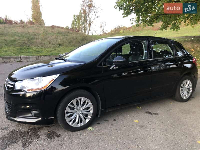 Хэтчбек Citroen C4 2013 в 