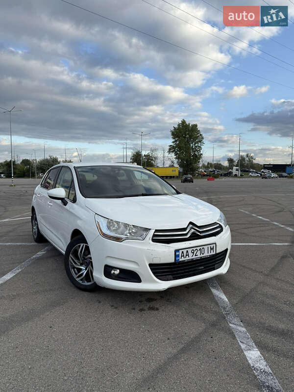 Хэтчбек Citroen C4 2014 в 
