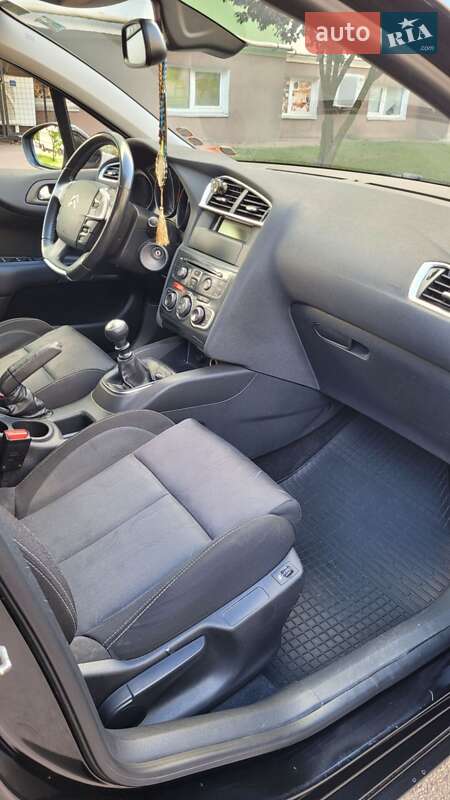 Хэтчбек Citroen C4 2011 в Вишневом