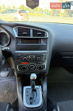 Хэтчбек Citroen C4 2012 в 