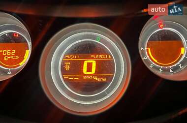 Хэтчбек Citroen C4 2013 в 