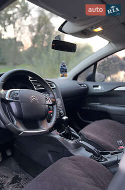 Хэтчбек Citroen C4 2012 в 