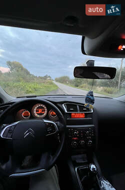 Хэтчбек Citroen C4 2012 в 