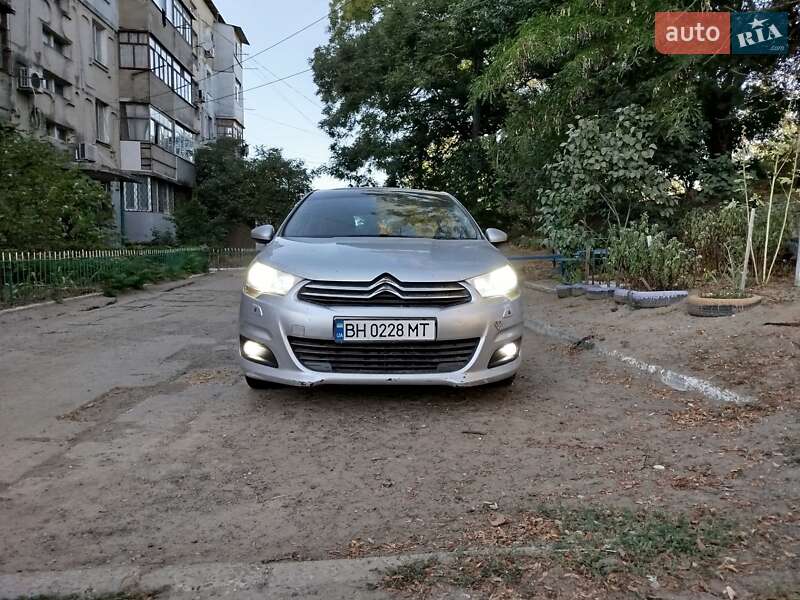 Хэтчбек Citroen C4 2011 в 
