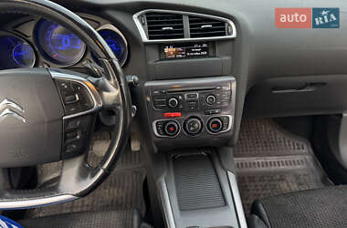 Хэтчбек Citroen C4 2012 в 