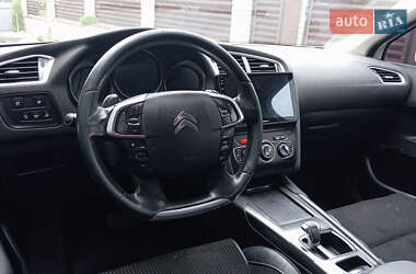 Хэтчбек Citroen C4 2012 в 