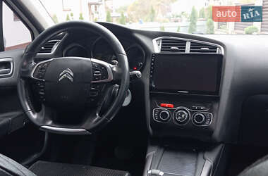 Хэтчбек Citroen C4 2012 в 