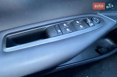 Хэтчбек Citroen C4 2015 в 