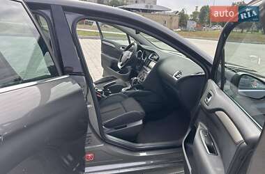 Хэтчбек Citroen C4 2016 в 