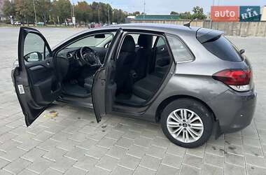 Хэтчбек Citroen C4 2016 в 