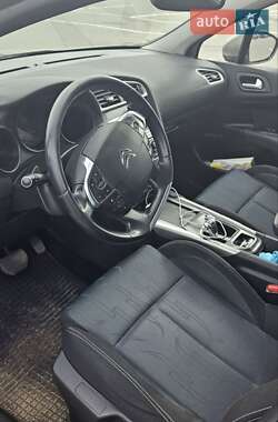 Хэтчбек Citroen C4 2012 в 