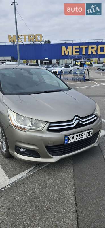 Хэтчбек Citroen C4 2012 в 