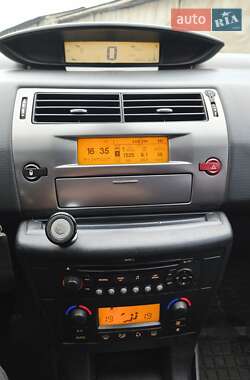 Хэтчбек Citroen C4 2008 в 