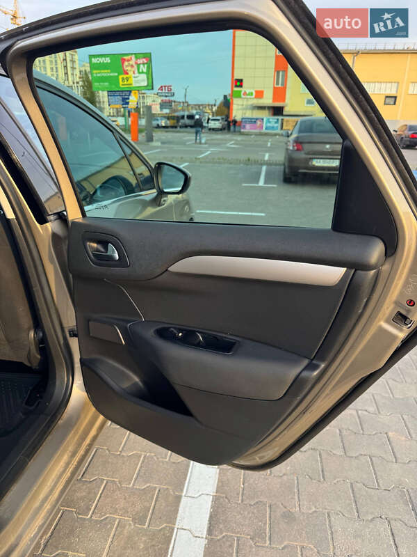Хэтчбек Citroen C4 2011 в Киеве фото 16 Хэтчбек Citroen C4 2011 в Киеве