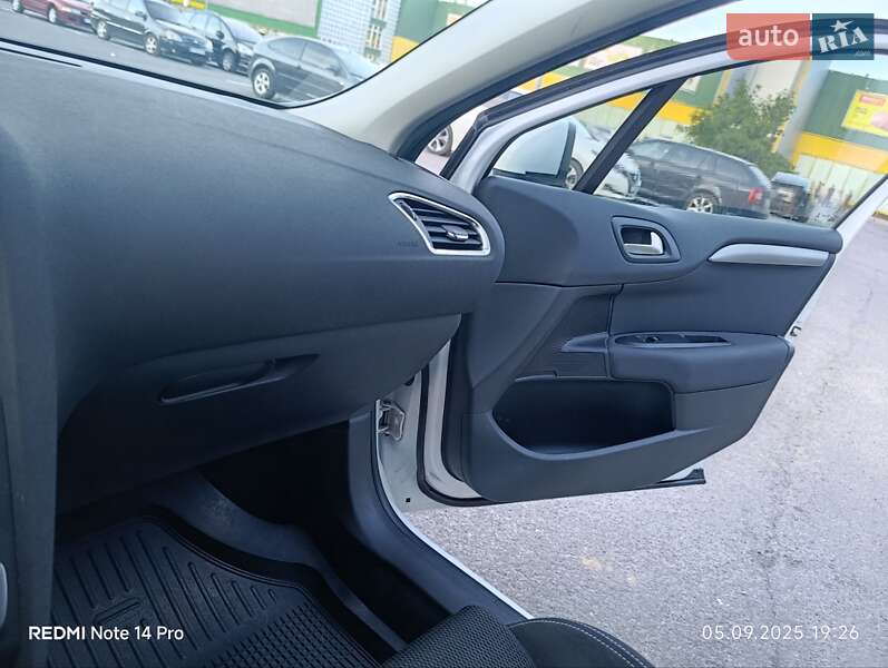 Хетчбек Citroen C4 2016 в Івано-Франківську фото 20 Хетчбек Citroen C4 2016 в Івано-Франківську