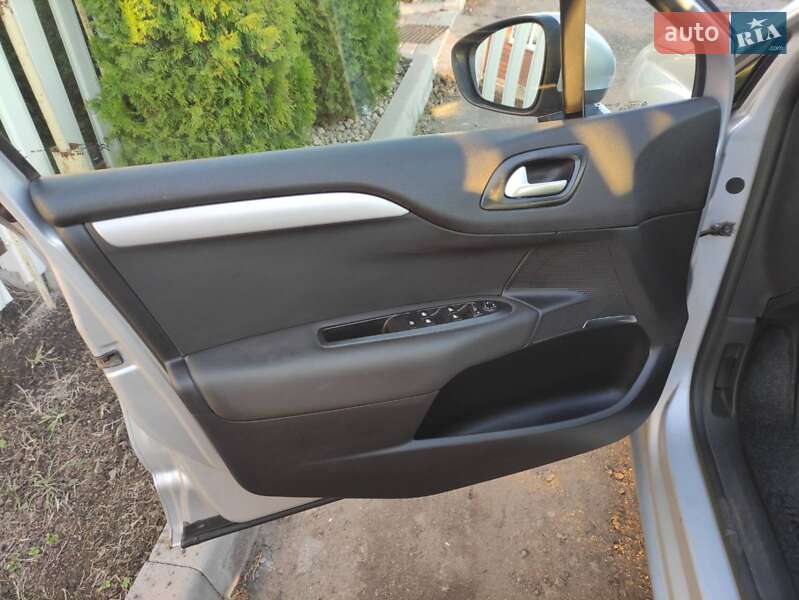 Хэтчбек Citroen C4 2013 в Черноморске фото 11 Хэтчбек Citroen C4 2013 в Черноморске