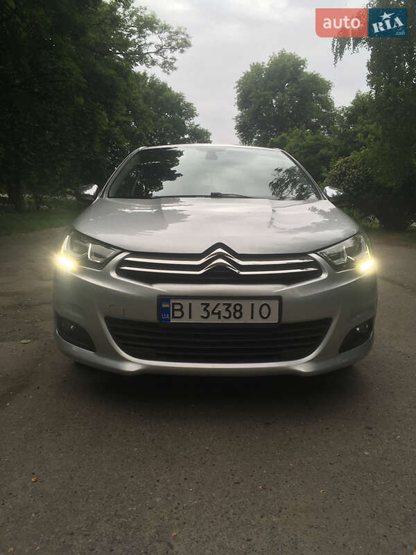 Хэтчбек Citroen C4 2015 в Хороле