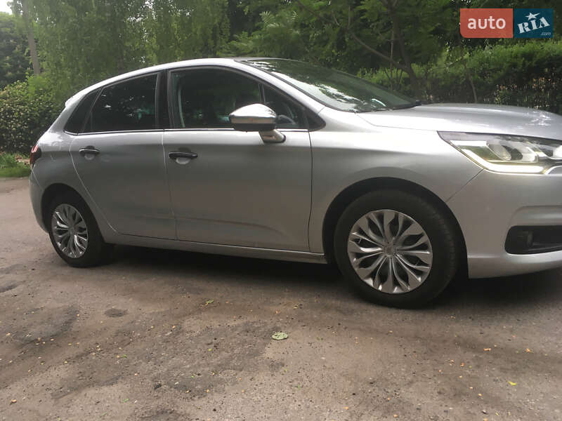 Хэтчбек Citroen C4 2015 в Хороле