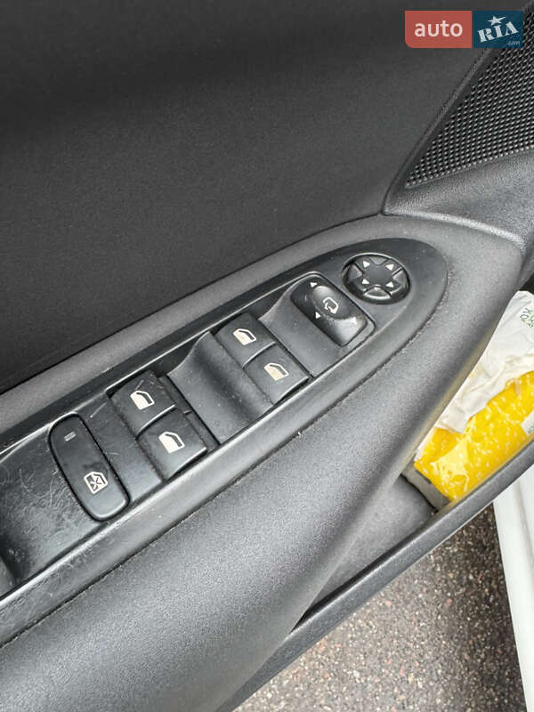 Хетчбек Citroen C4 2012 в Києві фото 8 Хетчбек Citroen C4 2012 в Києві