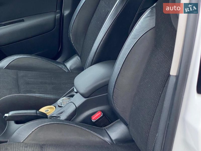 Хэтчбек Citroen C4 2012 в Прилуках фото 9 Хэтчбек Citroen C4 2012 в Прилуках