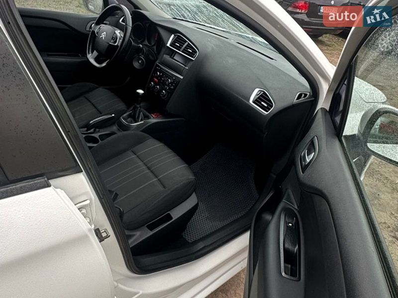 Хэтчбек Citroen C4 2014 в Смеле