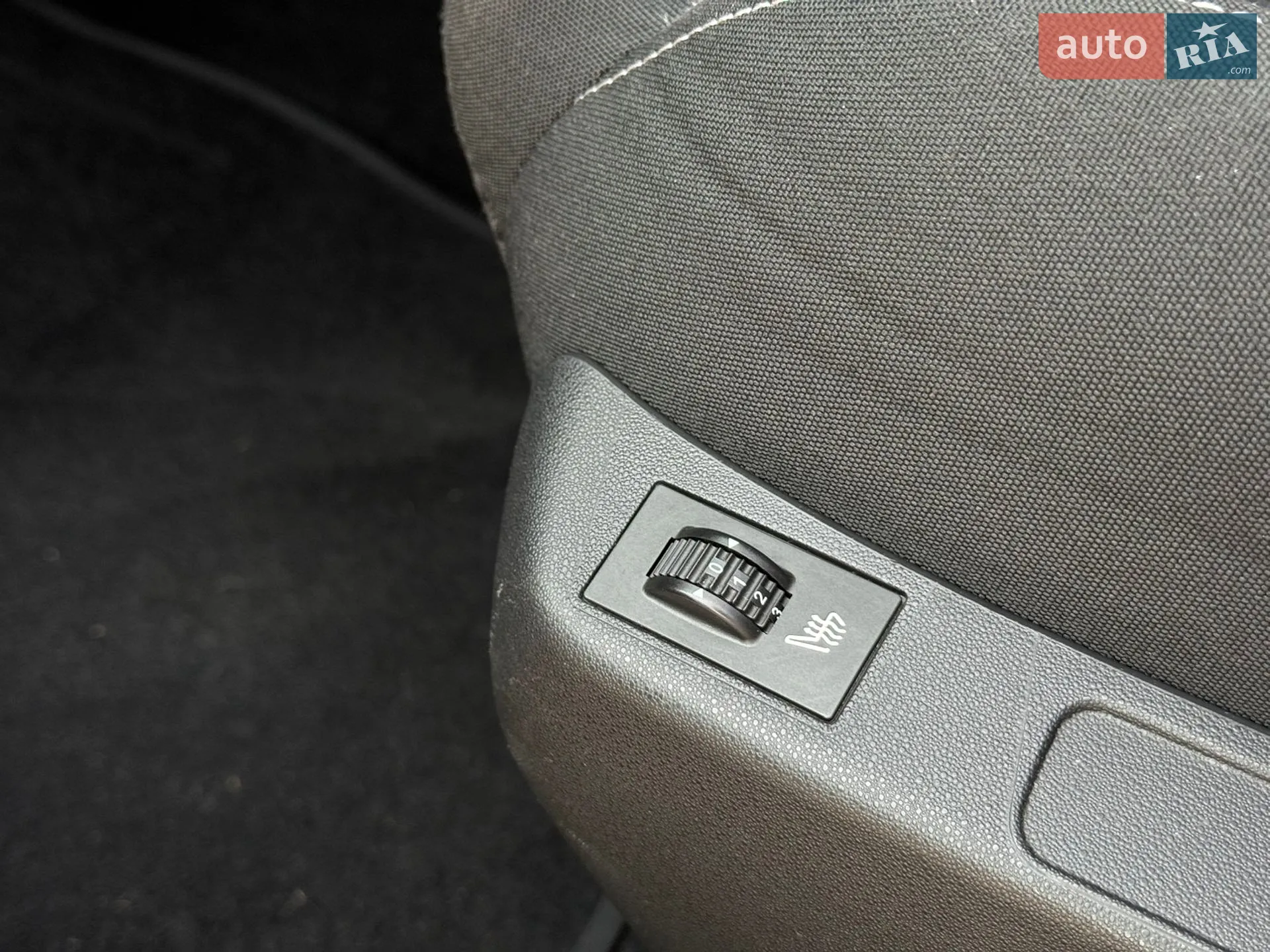 Citroen C4 2015 VIN VF7NCBHZTFY566941 фото оголошення 25 з 43