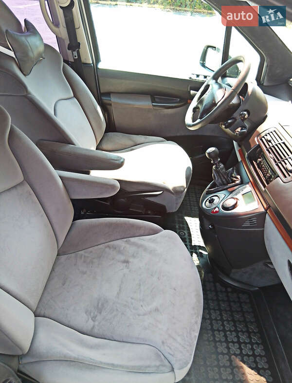 Минивэн Citroen C8 2004 в Ужгороде