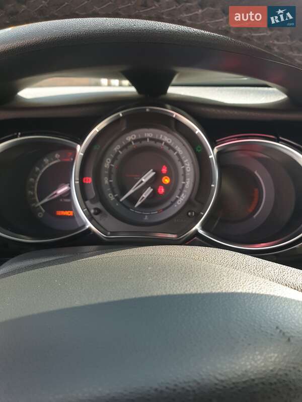 Хетчбек Citroen DS3 2010 в Сумах