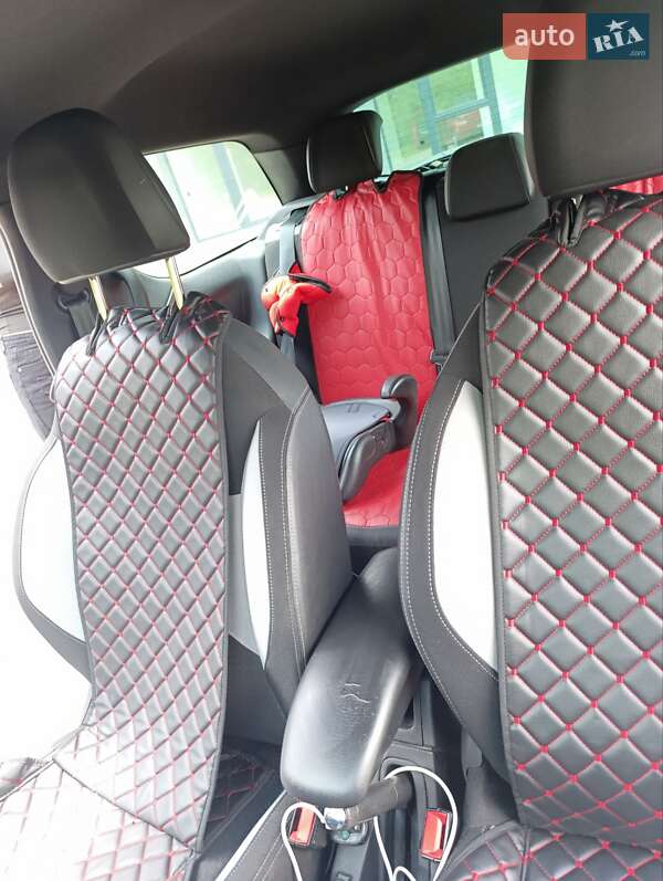 Хетчбек Citroen DS3 2010 в Новояворівську