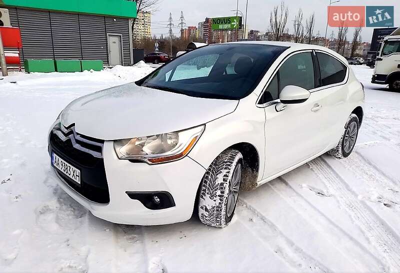 Хэтчбек Citroen DS4 2012 в Киеве