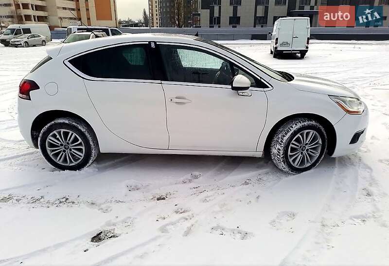 Хэтчбек Citroen DS4 2012 в Киеве