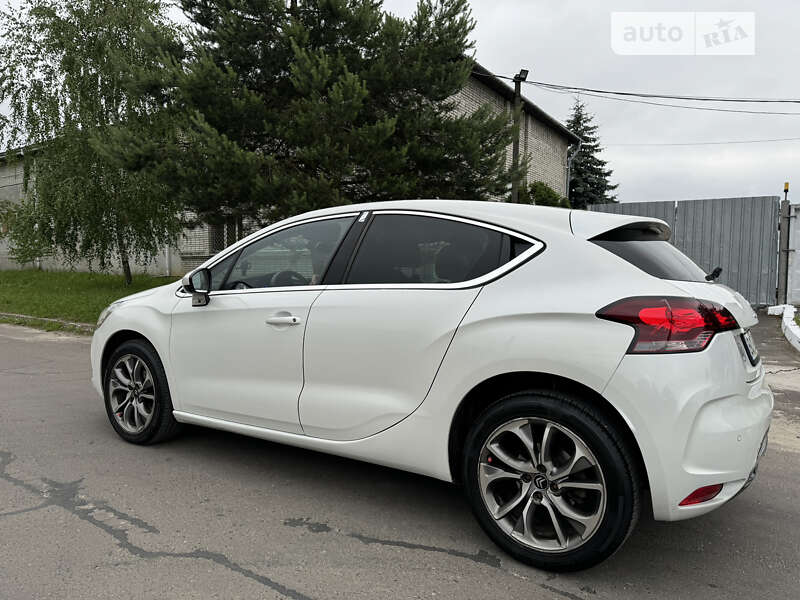 Хэтчбек Citroen DS4 2012 в 