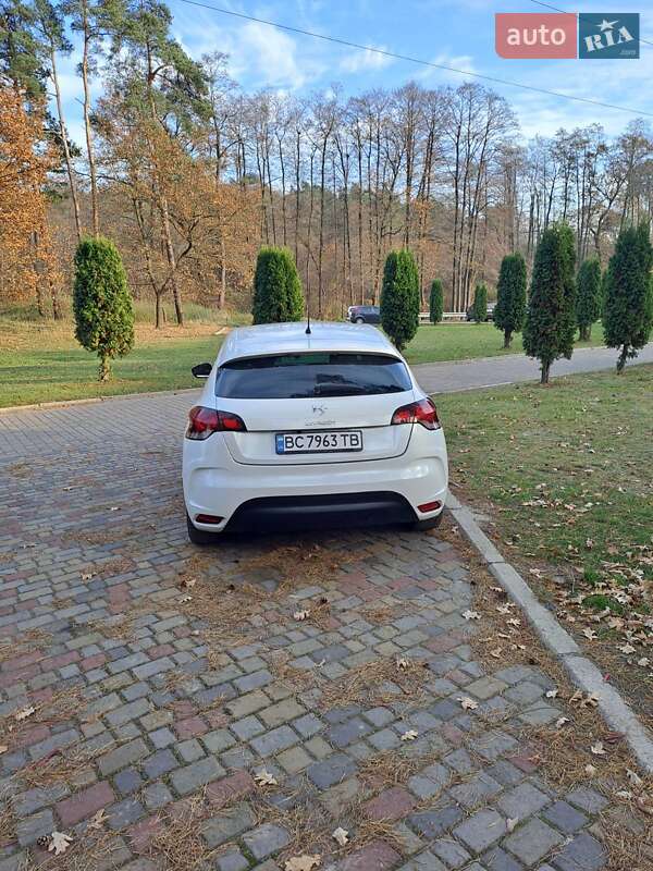 Хэтчбек Citroen DS4 2012 в Черновцах