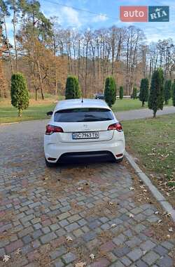 Хэтчбек Citroen DS4 2012 в 