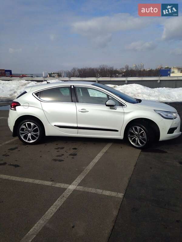 Хэтчбек Citroen DS4 2012 в Киеве